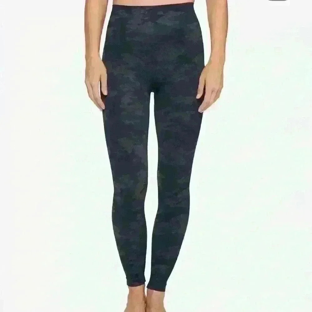SPANX Look At Me Now Seamless Leggings, Black Camo, Womens Size Medium